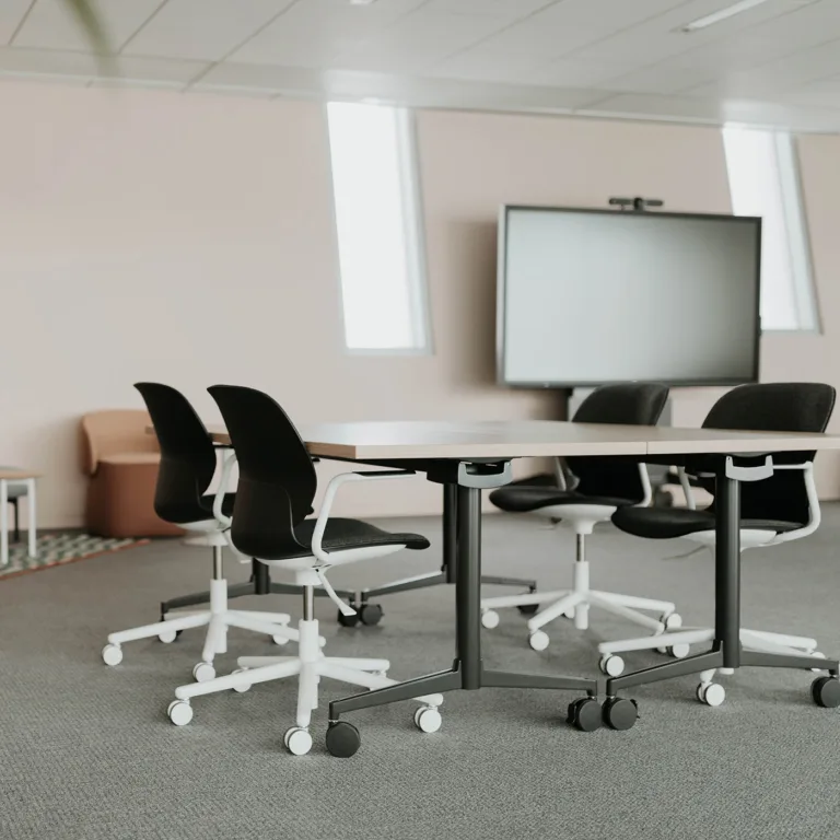 01-jive-training-table-ID060820095407766