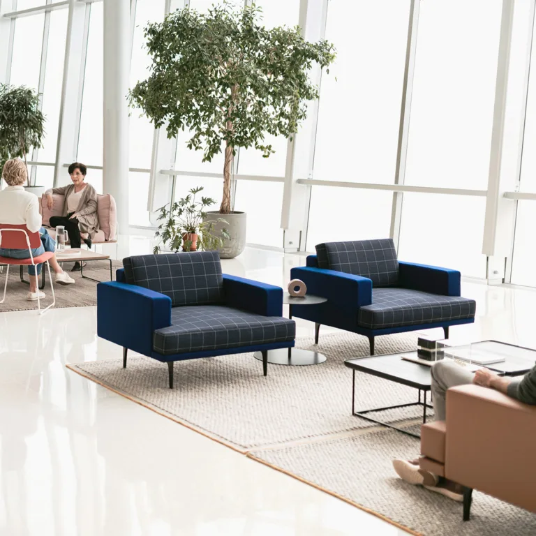 02-lyda-lounge-chair-ID072925135638860